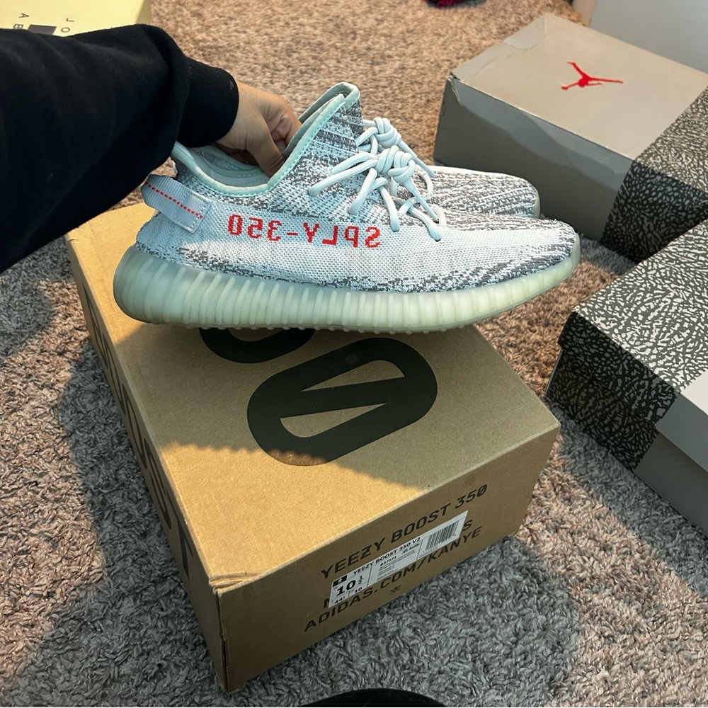 Yeezy Boost 350 V2
